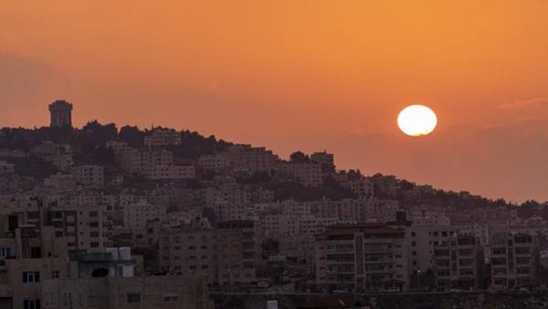 طقس حار نسبيا حتى الأربعاء وانخفاض الحرارة الخميس