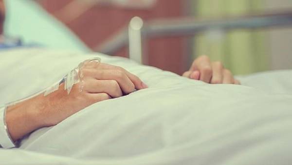 نقابة الخدمات العامة تدخل على خط الخلاف حول وقف استقبال مرضى التأمين.. وتحذر