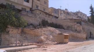 أمانة عمان تباشر بهدم منازل قديمة في منطقة الجوفة وتعويض أصحابها