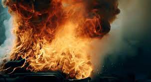 الأمن العام: احتراق مركبة شحن على الطريق الخلفي للعقبة ولا إصابات