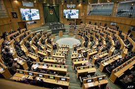 توصية نيابية إلى رئيس الوزراء برفع أعداد مقبولي الطب