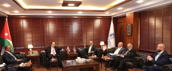 من خلال مقر في غرفة تجارة عمان افتتاح المركز التجاري العراقي بعمان قبل نهاية العام الحالي