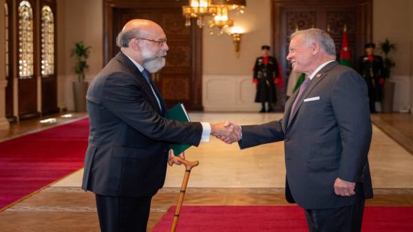 الملك يتقبل أوراق اعتماد سفراء عدة دول بينها الولايات المتحدة والاتحاد الأوروبي