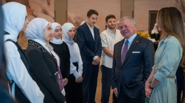 الملك لأوائل الثانوية العامة: اختاروا التخصص المناسب