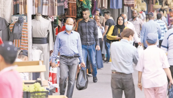 ارتفاع الإصابات بـكورونا يعزز الدعوات لحض الطلبة وكبار السن على ارتداء الكمامات
