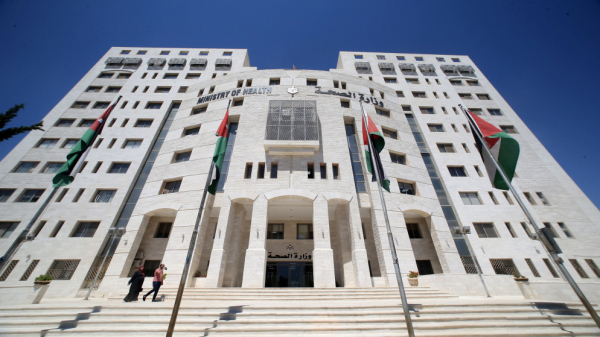 وزارة الصحة مسؤولة عن رفع توصيات لجنة مراجعة لائحة أجور الأطباء إلى الحكومة