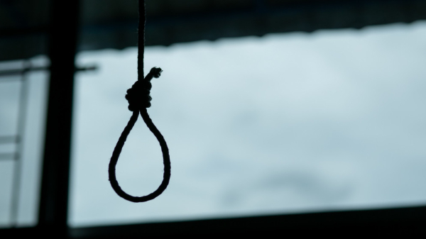 التحقيق بوفاة مُسنّ شنقا في الشونة الشمالية