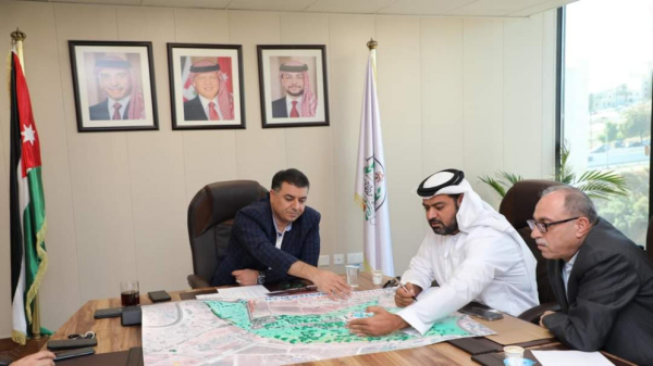 وزير الزراعة يبحث آفاق مشاريع زراعية سياحية في عجلون مع مستثمرين عرب