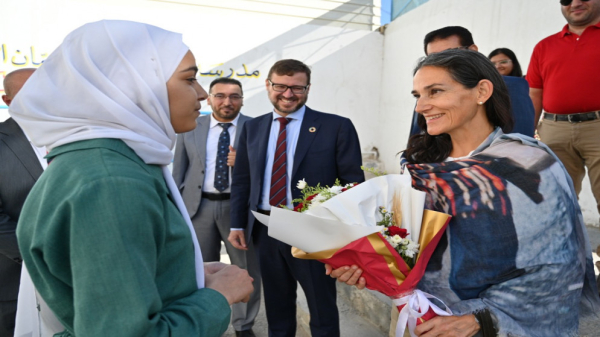 سفيرة سويسرا في الأردن تزور مخيم عمّان الجديد ومركز تدريب عمّان التابع لأونروا