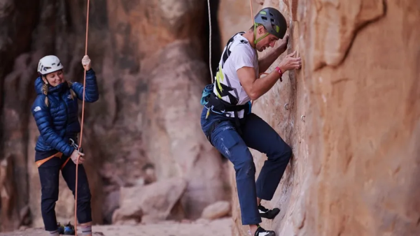 تعويضات تصل لـ5 آلاف دينار بحالة الوفاة أو العجز.. إلزام مكاتب السياحة بتأمين المشاركين برحلات المغامرات