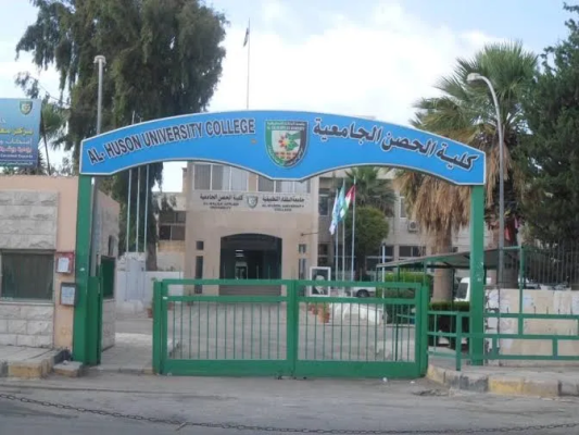 تشققات في الحصن الجامعية وتعهدات بمعالجتها بأسرع وقت