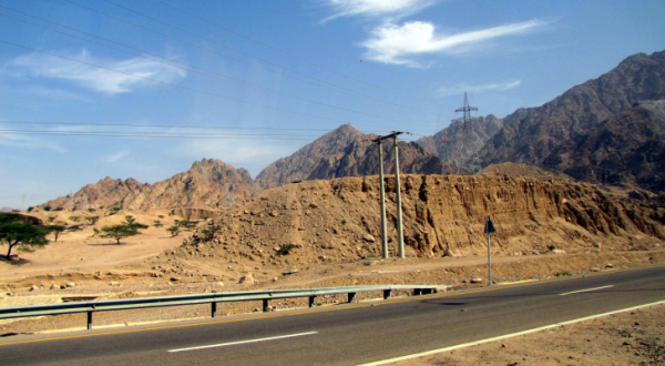 إجابة رسمية بشأن موعد الانتهاء من مشروع الطريق الصحراوي