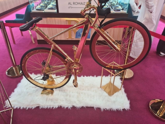 دراجة هوائية من الذهب بمليون درهم إماراتي