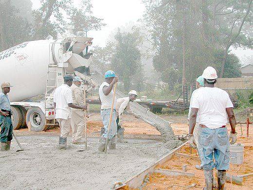 عمال شركة اسمنت خرساني بلا رواتب ومناشدات لوزارة العمل بالتدخل