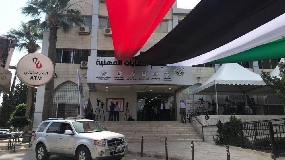 نقابة المحامين تدعو للتوقف عن الترافع الأحد وتتبرع بـ50 ألف دينار للمستشفى الميداني بغزة