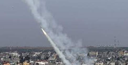 كتائب القسام توجه ضربة بـ100 صاروخ إلى مستوطنة سديروت