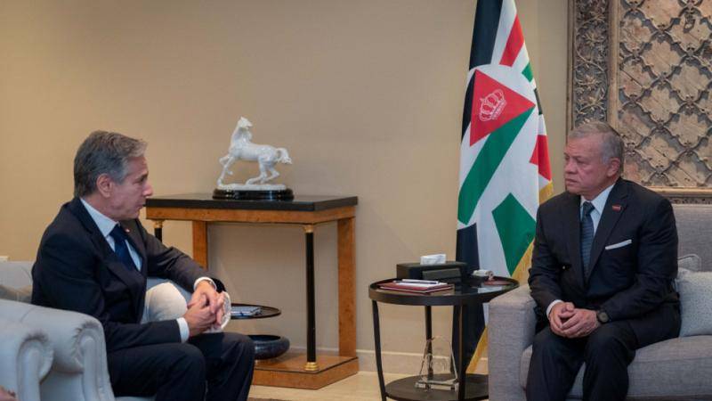 الملك يحذر من انتهاج سياسة العقاب الجماعي تجاه سكان قطاع غزة ويدعو لفتح ممرات إنسانية عاجلة لإدخال المساعدات