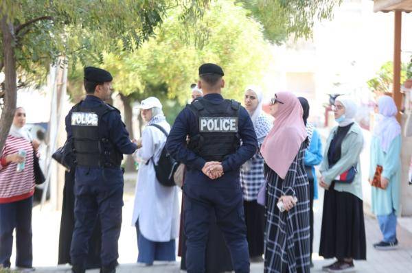 تعزيزات أمنية بمحيط سفارتي أمريكا وإسرائيل .. والمحتجون يحشدون.. صور