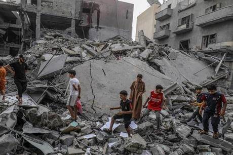 صدق أو لا تصدق كل ربع ساعة يسقط طفلاً فلسطينياً شهيداً على أيدي قوات الاحتلال النازية