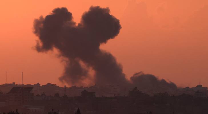 طيران الاحتلال يشن غارة قرب مستشفى القدس في غزة