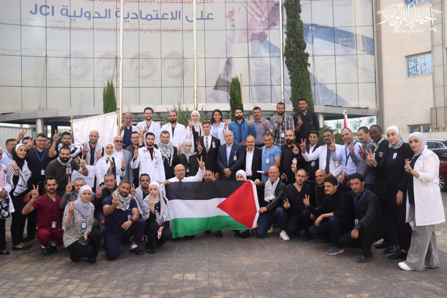 المستشفى الاستشاري ينفذ وقفة تضامنية مع الأهل في غزة