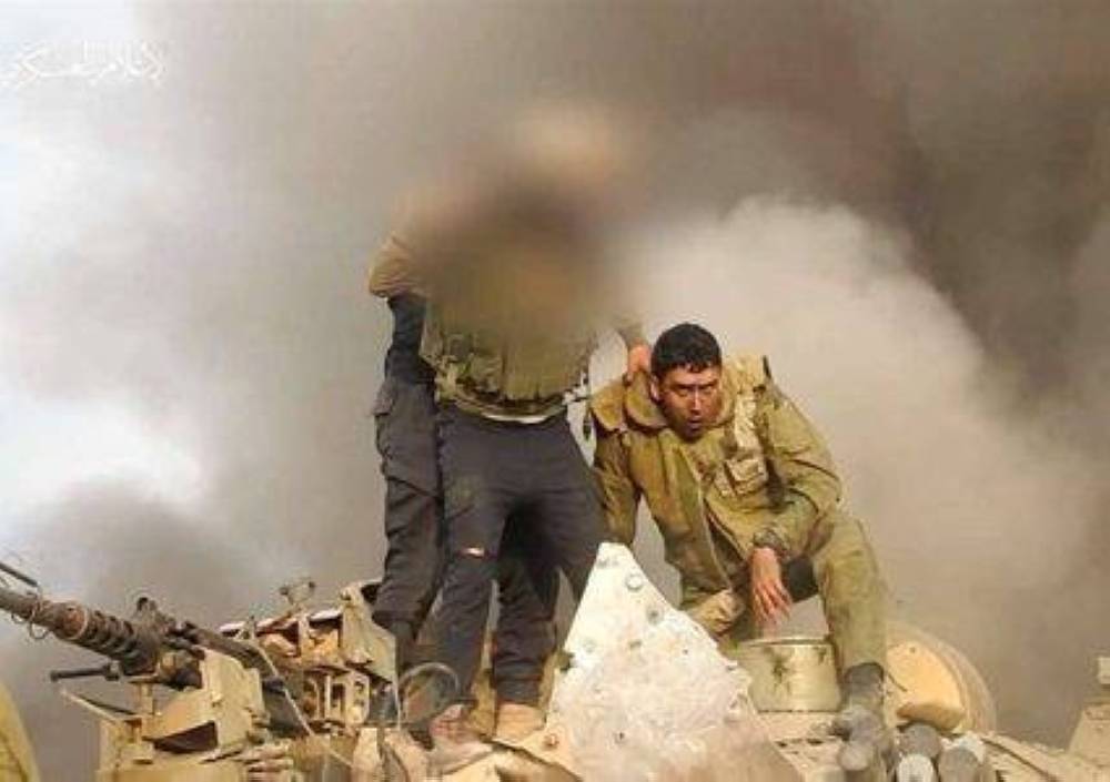 توسطات لإطلاق سراح أسرى الاحتلال بعد التأكد من استحالة إنقاذهم عسكريًا