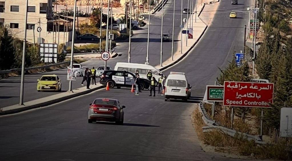بالصور.. إغلاقات لطرق باتجاه الأغوار