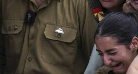 إعلام إسرائيلي ينشر تفاصيل الأسيرتين اللتين أفرجت عنهما كتائب القسام من غزة