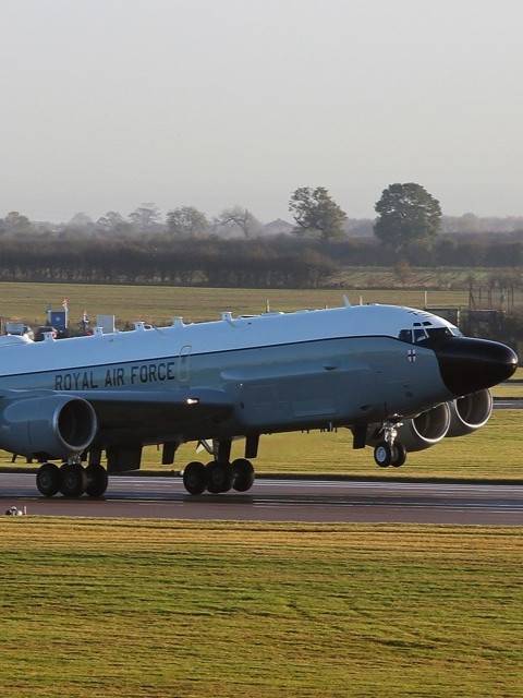 ماذا تفعل طائرة استطلاع بريطانية قرب إسرائيل ولبنان وغزة؟