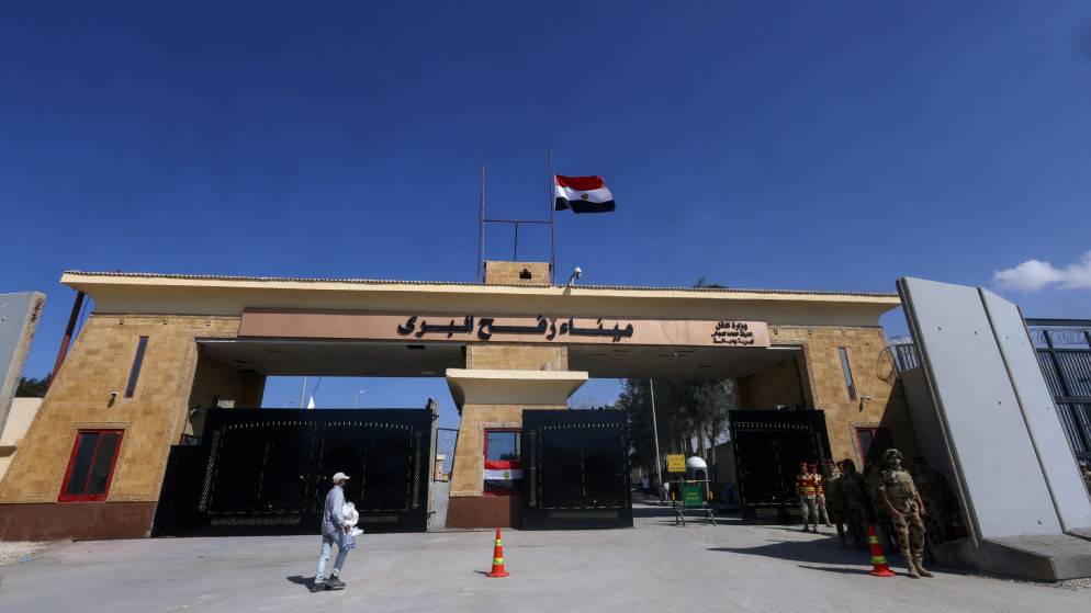 بدء دخول شاحنات المساعدات إلى غزة عبر معبر رفح