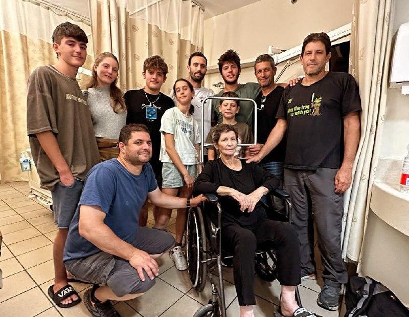 فيديو: رهينة إسرائيلية مفرج عنها: طبيب تابع حالتي بغزة