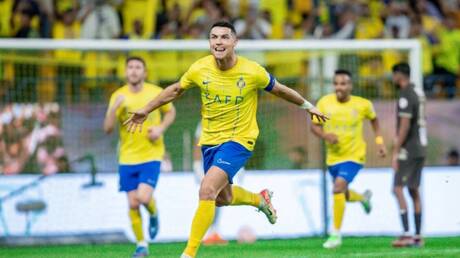 حذاء بين أسنان رونالدو.. يحصد ملايين المشاهدات