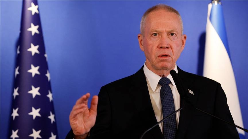 وزير الدفاع الإسرائيلي يحاول استعطاف الجميع ويهاجم المقاومة