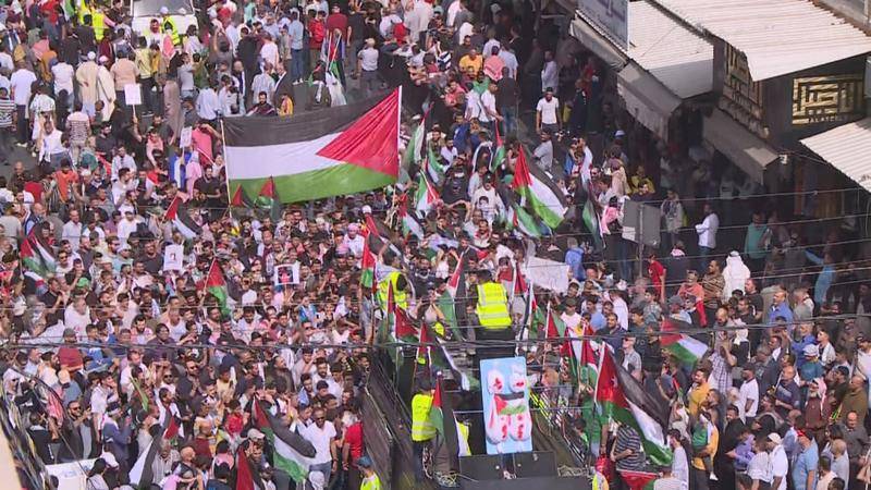 مسيرة شعبية حاشدة وسط عمّان تضامنا مع غزة