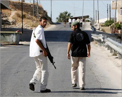 250 فلسطينيا يتركون منازلهم بسبب المستوطنين في الخليل