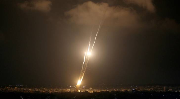 اندلاع حرائق قرب تل أبيب إثر رشقات صاروخية جديدة من غزة