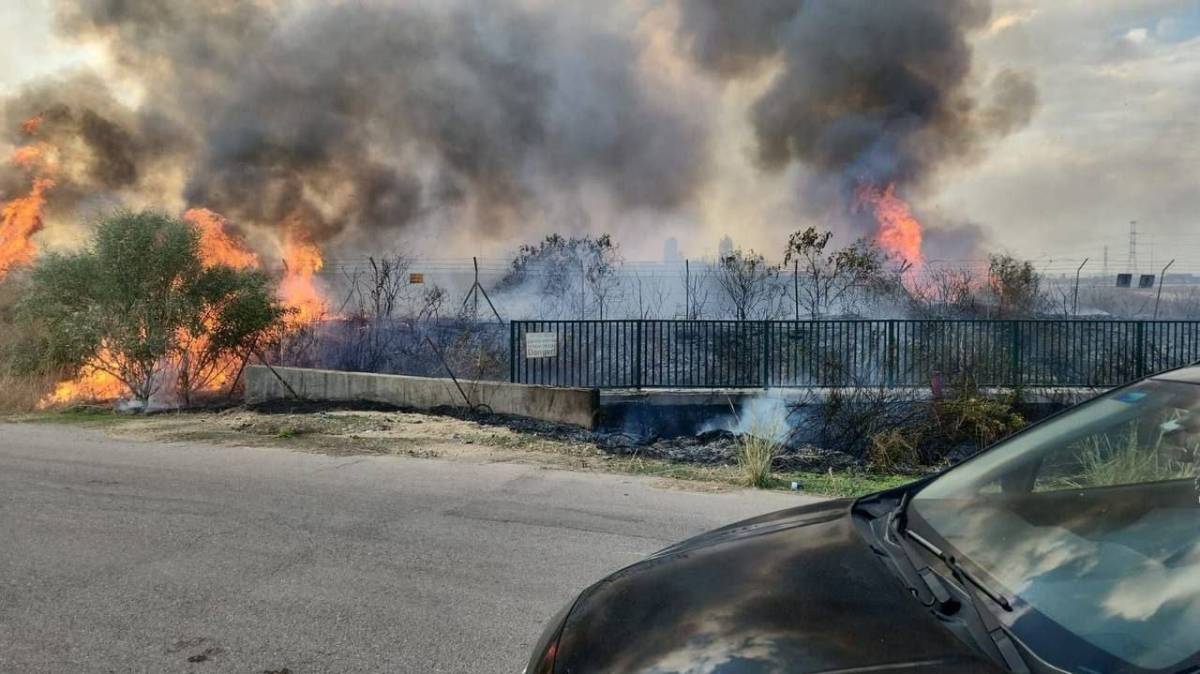 وسائل الاعلام الاسرائيلية: حرائق كبيرة في بئر السبع بعد قصفها بصواريخ من غزة قبل قليل
