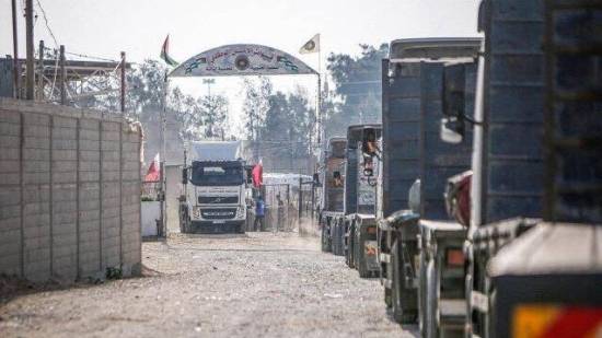 الهلال الأحمر الفلسطيني: رفع عدد شاحنات المساعدات لغزة إلى 100 لم يطبق للآن