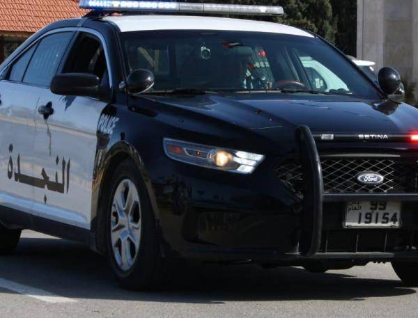 مواطن يتعرض للضرب من مجموعة أشخاص ويلجأ لدورية أمنية على طريق جرش