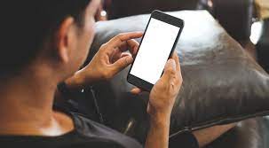 دراسة مثيرة للقلق .. استخدام الهاتف المحمول يمكن أن يهدد الرجال بالعقم