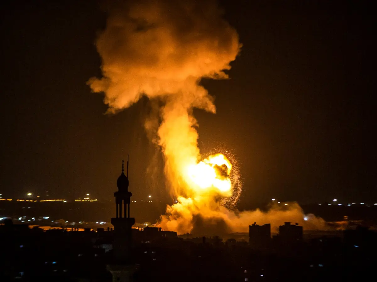 6 غارات إسرائيلية بجنوب لبنان... وقنابل فسفورية ضمن قصف جوي وبحري في غزة