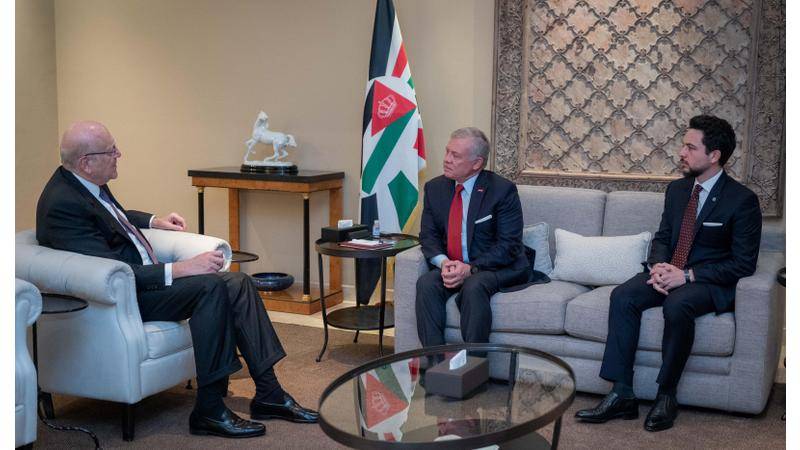 الملك يشدد على أهمية إيصال المساعدات الإنسانية دون انقطاع للأشقاء في غزة