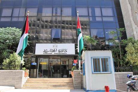 الجمارك: ضبط 26 ألف قطعة ألعاب نارية وأجهزة خلوية وسجائر إلكترونية