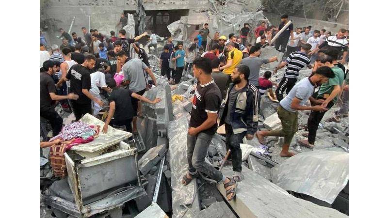 غارات الاحتلال تتواصل على غزة مع بداية الشهر الثاني للحرب