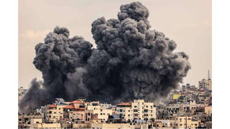 الاحتلال يواصل عدوانه على غزة لليوم 32 وعدد الشهداء يتجاوز 10 آلاف