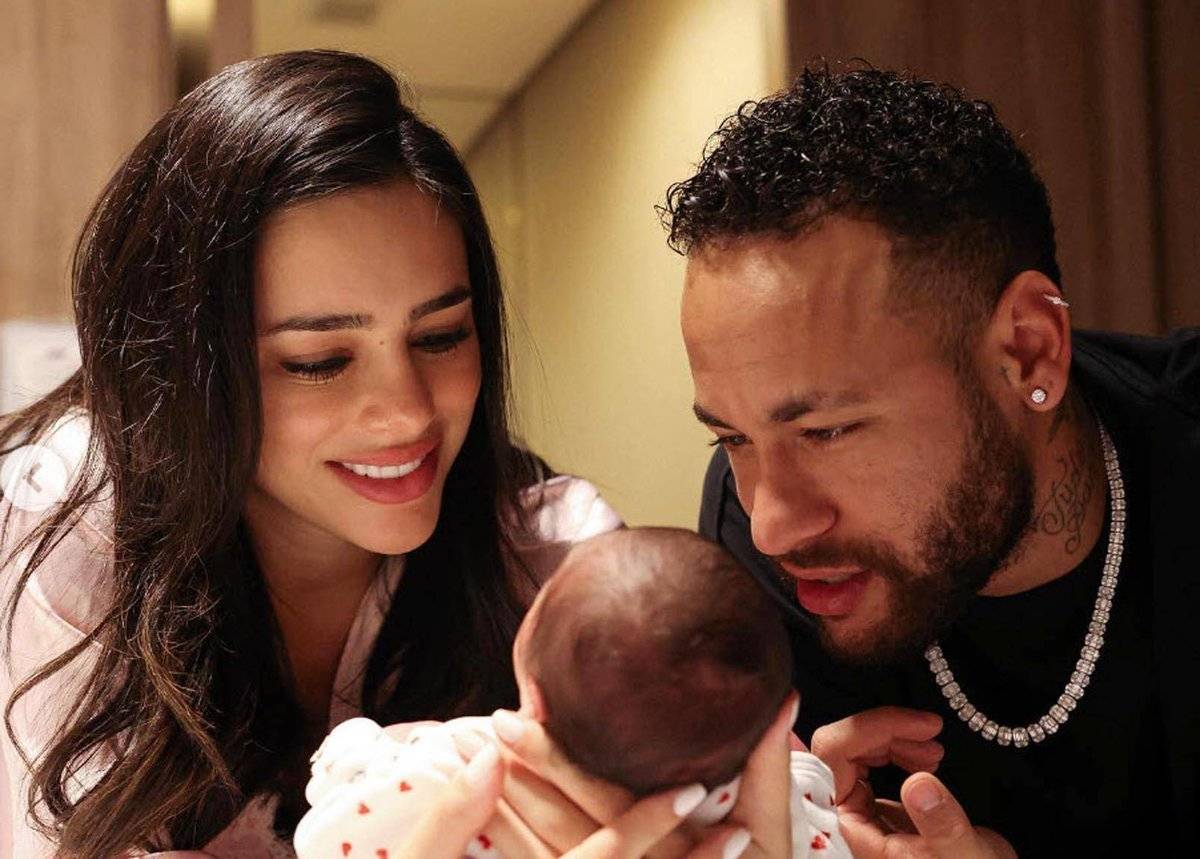 نيمار ضحية عملية سطو مسلح في البرازيل ونجاة ابنته من الخطف