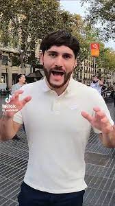 سؤال لـ 50 شخصًا في مدينة برشلونة إذا كانوا يدعمون (إسرائيل) أو فلسطين! .. اليكم النتيجة