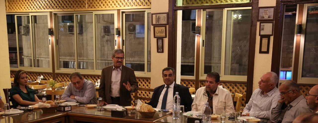 النائب العجارمة خلال لقائه إعلاميين : عقدنا اجتماعات مع الحكومة للنظر في اتفاقيات مع العدو