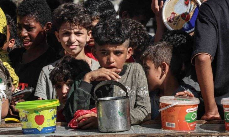 حماس تتهم الأونروا بـ”التواطؤ” مع سلطات الاحتلال الإسرائيلي في “النزوح القسري” لسكان غزة