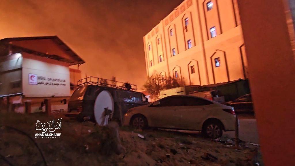 فيديو || إسرائيل لا تلقي بالًا للهدنة... وقصف محيط مستشفى الإندونيسي بـ11 صاروخا